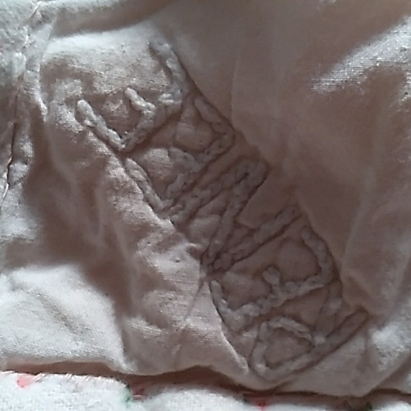 Vintage handmade baby girl quilt - Picture 8 of 8